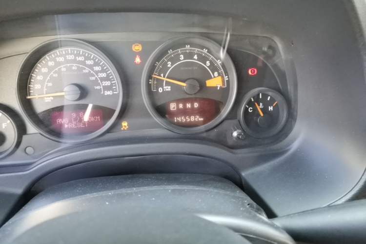 Used Jeep Compass 2014 2.0L two-wheel drive sport version Odometer Close Up