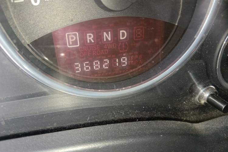 Used Jeep Compass 2014 2.0L two-wheel drive luxury version Odometer Close Up