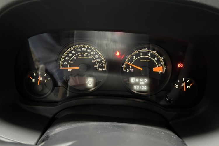 Used Jeep Compass 2014 2.4L four-wheel drive sport version Odometer Close Up
