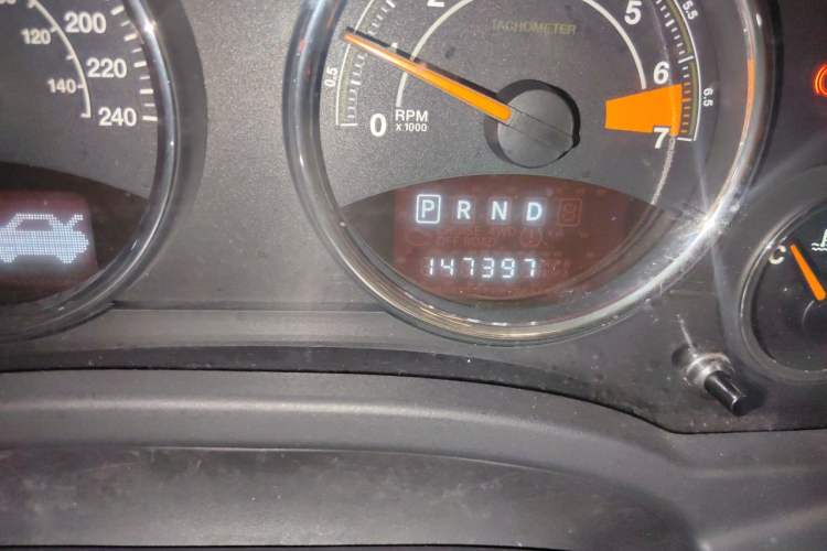 Used Jeep Compass 2014 2.4L Four-Wheel Drive Serpentine Collection Edition Odometer Close Up