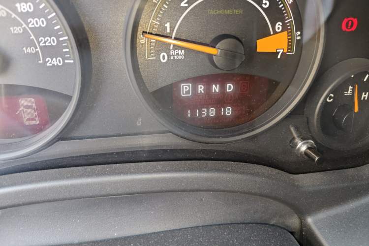 Used Jeep Compass 2014 2.4L four-wheel drive sport version Odometer Close Up