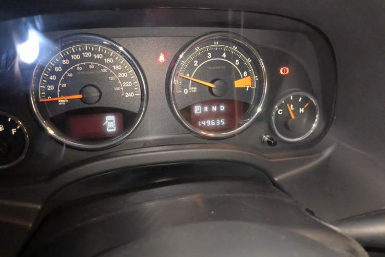 Used Jeep Compass 2014 2.0L two-wheel drive luxury version Odometer Close Up
