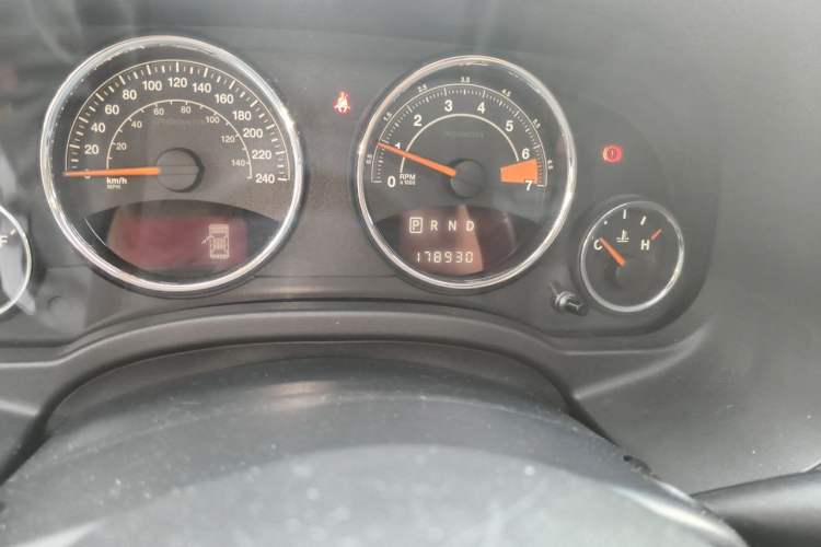 Used Jeep Compass 2014 2.0L two-wheel drive luxury version Odometer Close Up