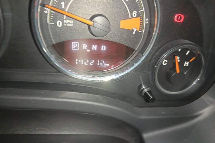 Used Jeep Compass 2014 2.4L four-wheel drive sport version Odometer Close Up
