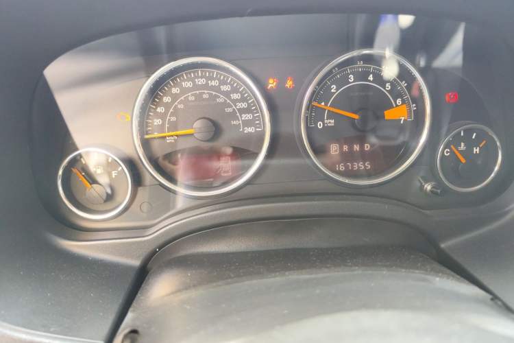 Used Jeep Compass 2014 2.0L two-wheel drive luxury version Odometer Close Up