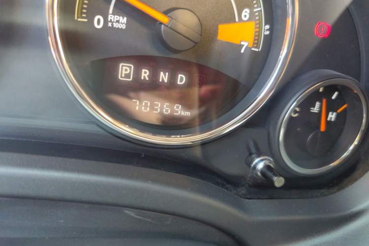 Used Jeep Compass 2014 2.4L four-wheel drive luxury version Odometer Close Up