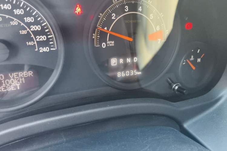 Used Jeep Compass 2014 2.0L two-wheel drive sport version Odometer Close Up