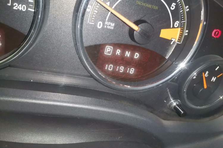 Used Jeep Compass 2014 2.4L Four-Wheel Drive Serpentine Collection Edition Odometer Close Up