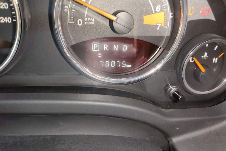 Used Jeep Compass 2014 2.4L four-wheel drive luxury version Odometer Close Up