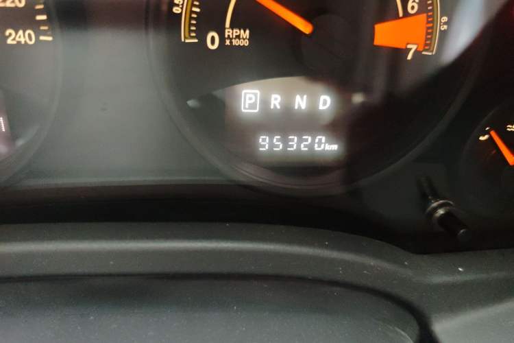 Used Jeep Compass 2014 2.0L two-wheel drive sport version Odometer Close Up