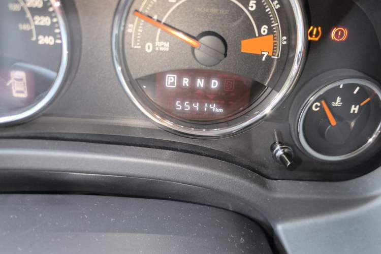 Used Jeep Compass 2014 2.0L two-wheel drive luxury version Odometer Close Up
