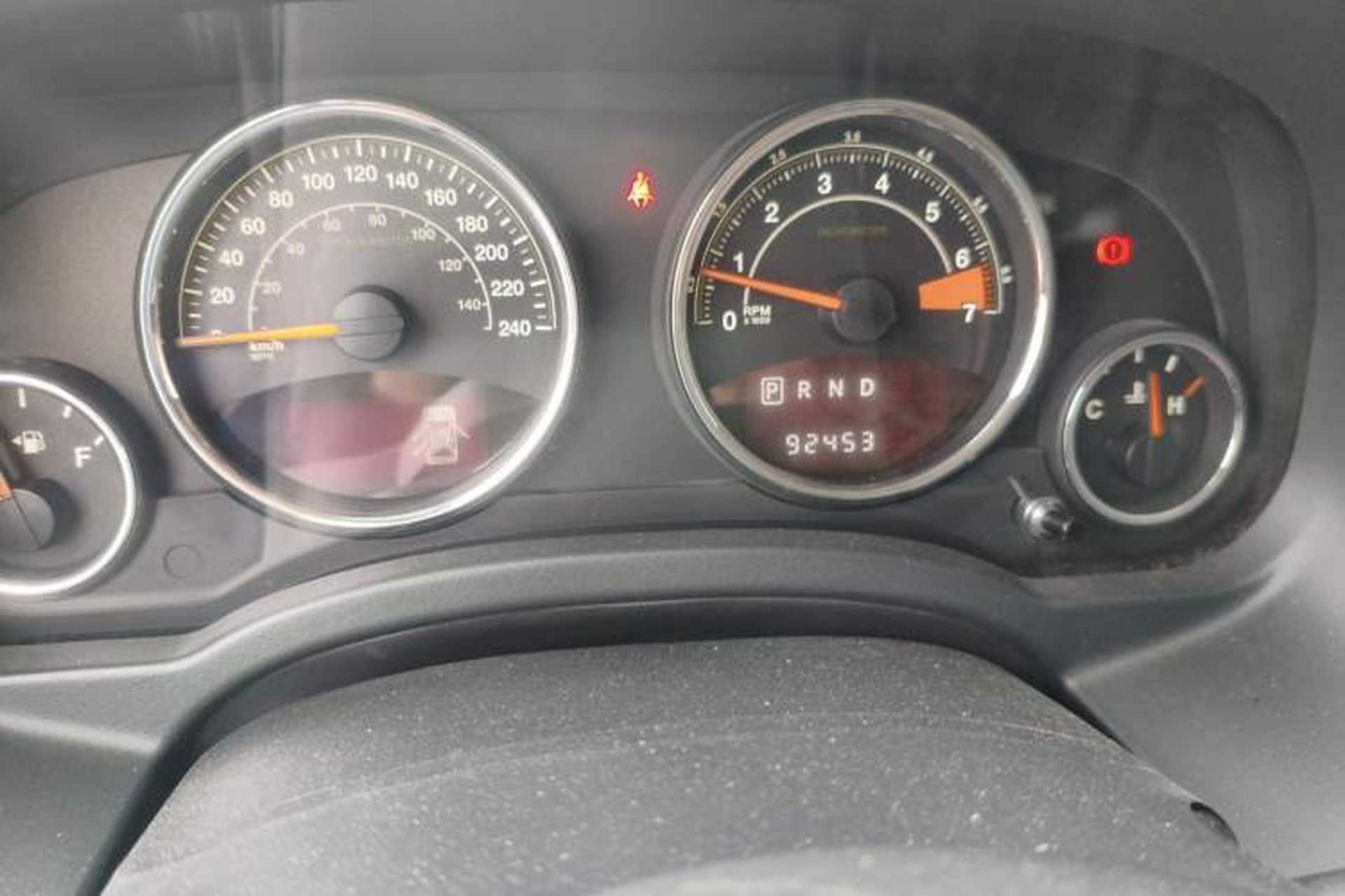 Used Jeep Compass 2014 2.4L four-wheel drive luxury version Odometer Close Up