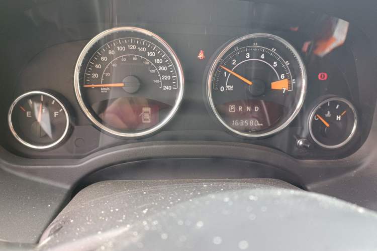 Used Jeep Compass 2014 Revised Version 2.4L Four-Wheel Drive Luxury Edition Odometer Close Up