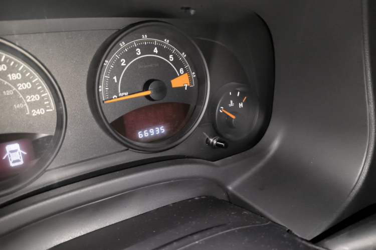 Used Jeep Compass 2014 Revised Version 2.0L Two-Wheel Drive Entry-Level Edition Odometer Close Up