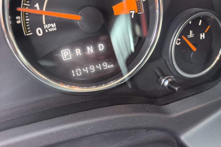 Used Jeep Compass 2014 2.4L four-wheel drive luxury version Odometer Close Up