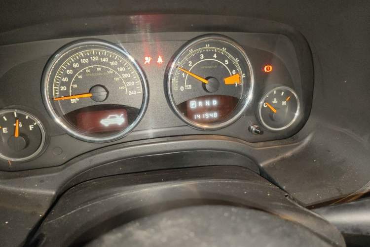 Used Jeep Compass 2014 2.4L four-wheel drive luxury version Odometer Close Up