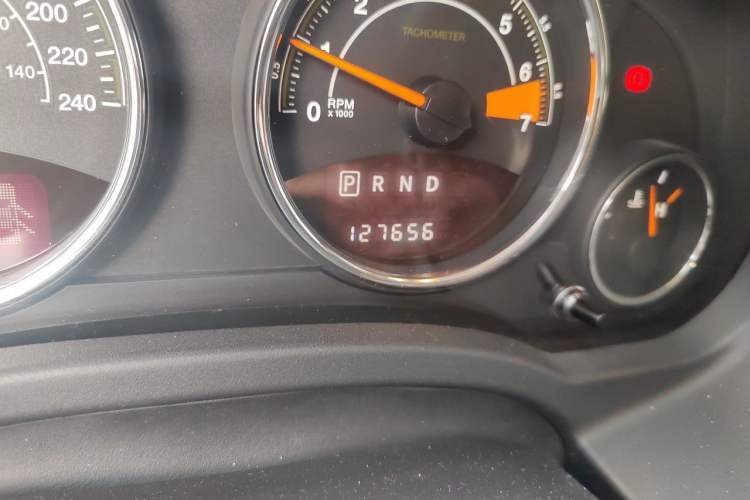 Used Jeep Compass 2014 2.4L four-wheel drive sport version Odometer Close Up