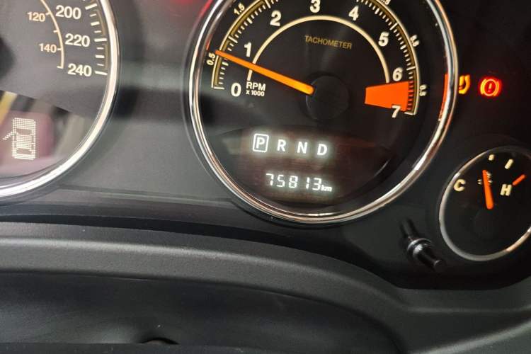 Used Jeep Compass 2014 2.4L four-wheel drive luxury version Odometer Close Up