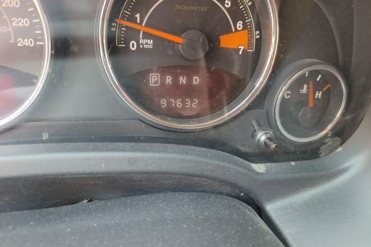 Used Jeep Compass 2014 2.0L two-wheel drive luxury version Odometer Close Up