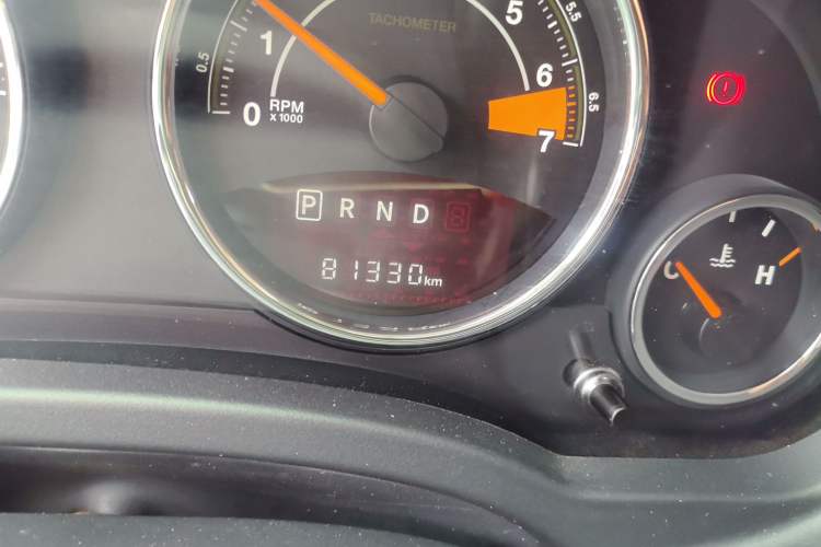 Used Jeep Compass 2014 2.4L four-wheel drive sport version Odometer Close Up