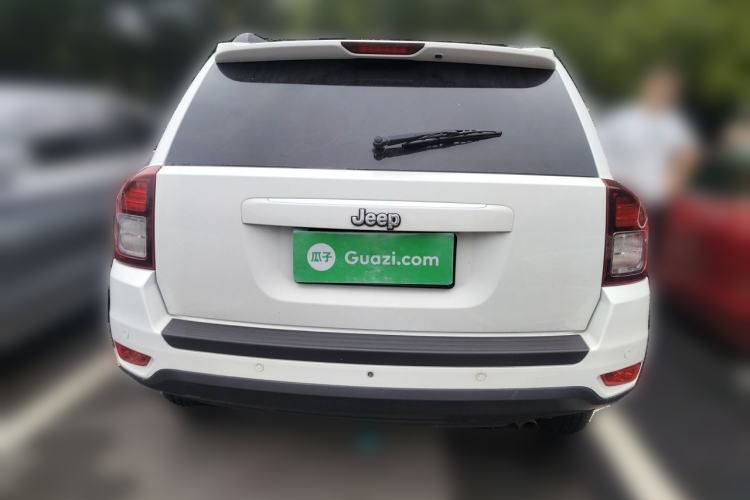 Used Jeep Compass 2014 2.4L four-wheel drive sport version Rear