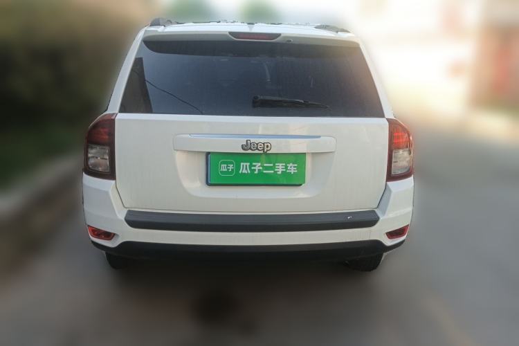 Used Jeep Compass 2014 2.4L four-wheel drive sport version Rear