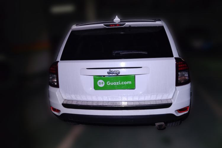 Used Jeep Compass 2014 2.4L four-wheel drive sport version Rear