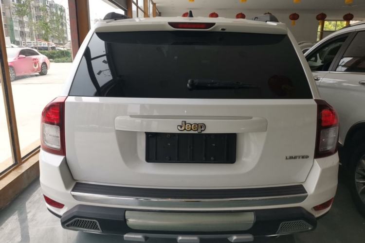 Used Jeep Compass 2014 2.4L four-wheel drive luxury navigation version Rear
