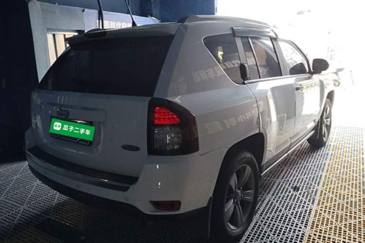 Used Jeep Compass 2014 Revised Version 2.4L Four-Wheel Drive Comfort Edition Rear Right 45 Deg