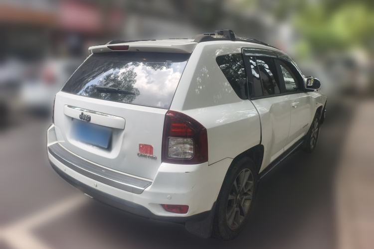 Used Jeep Compass 2014 2.0L two-wheel drive luxury version Rear Right 45 Deg