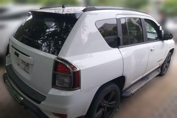 Used Jeep Compass 2014 2.4L Four-Wheel Drive Serpentine Collection Edition Rear Right 45 Deg