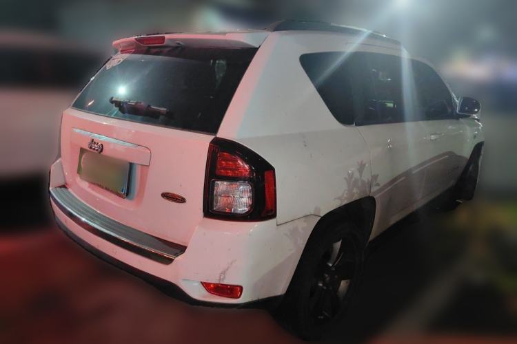 Used Jeep Compass 2014 2.4L Four-Wheel Drive Serpentine Collection Edition Rear Right 45 Deg