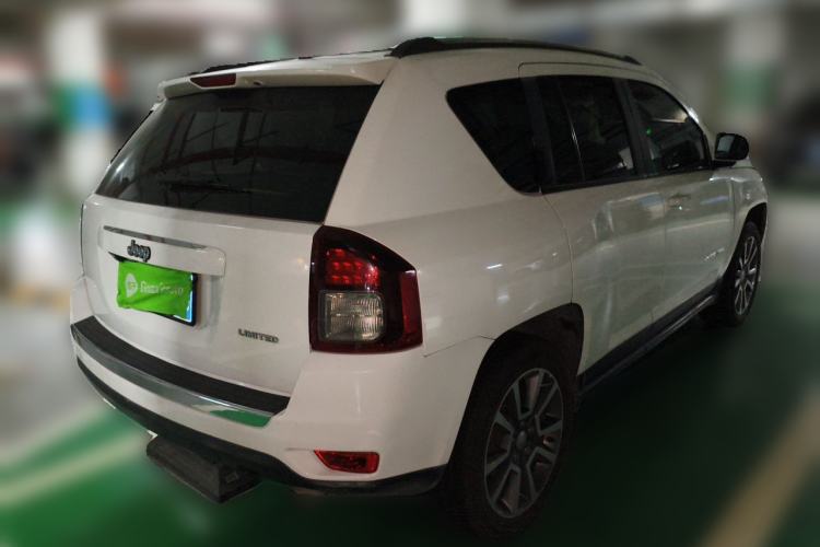 Used Jeep Compass 2014 2.0L two-wheel drive luxury version Rear Right 45 Deg