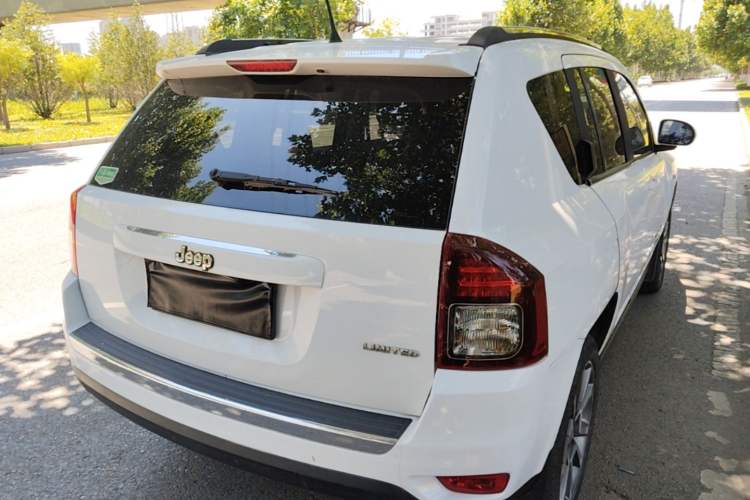 Used Jeep Compass 2014 Revised Version 2.4L Four-Wheel Drive Luxury Edition Rear Right 45 Deg