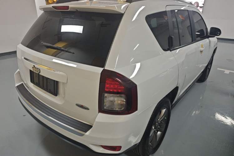 Used Jeep Compass 2014 Revised Version 2.4L Four-Wheel Drive Comfort Edition Rear Right 45 Deg