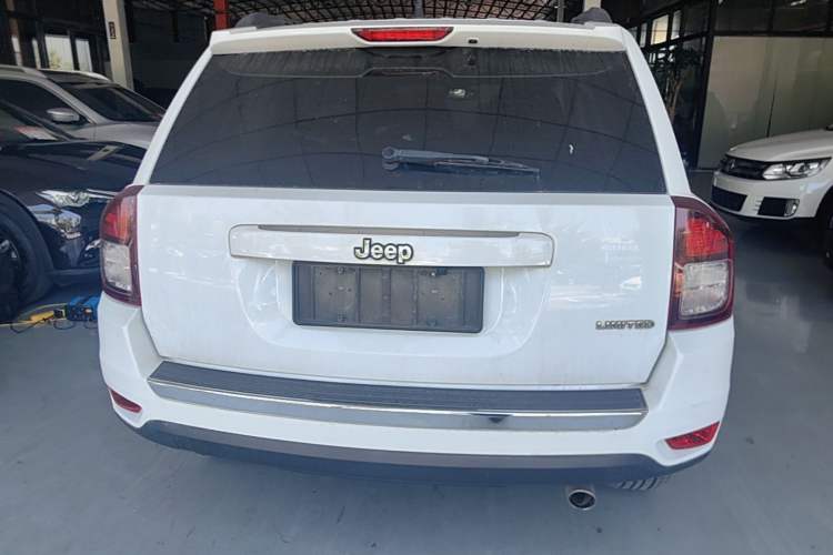 Used Jeep Compass 2014 2.0L two-wheel drive luxury version Rear