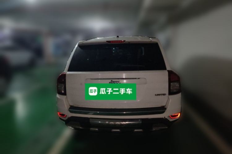 Used Jeep Compass 2014 2.4L four-wheel drive luxury version Rear
