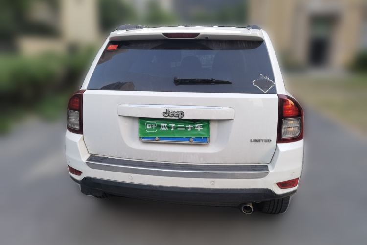 Used Jeep Compass 2014 2.4L four-wheel drive luxury version Rear