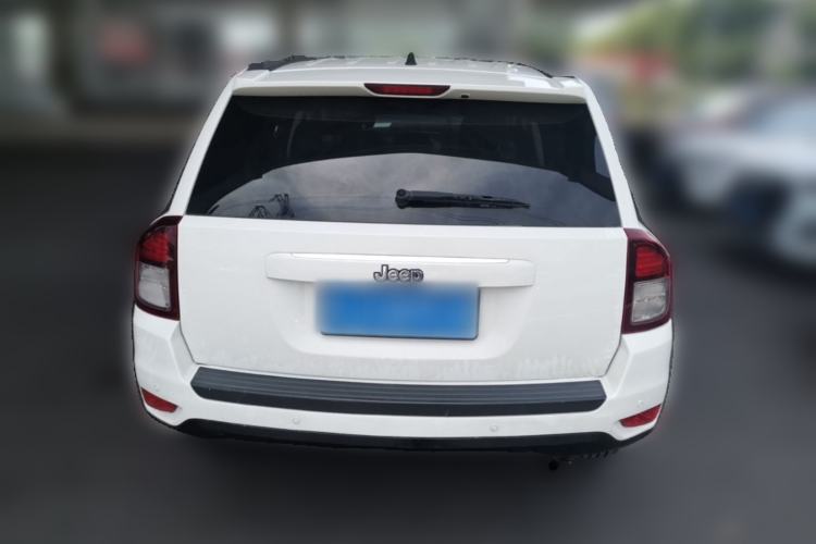 Used Jeep Compass 2014 2.4L four-wheel drive sport version Rear