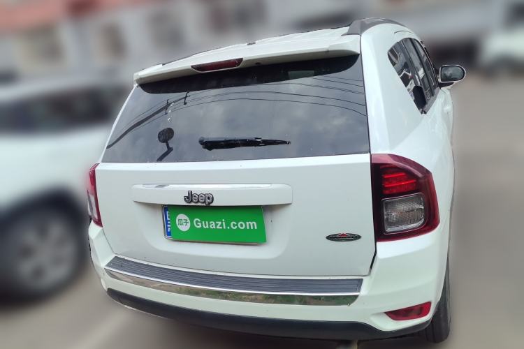 Used Jeep Compass 2014 2.4L four-wheel drive sport version Rear
