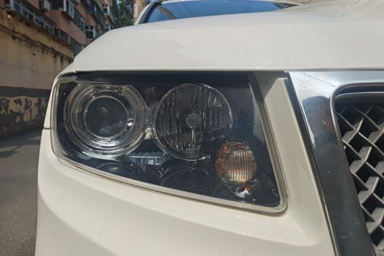 Used Jeep Compass 2014 2.0L two-wheel drive luxury version Right Front Headlight
