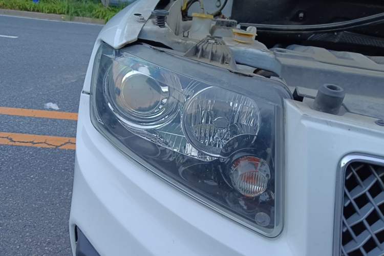 Used Jeep Compass 2014 2.4L four-wheel drive luxury navigation version Right Front Headlight