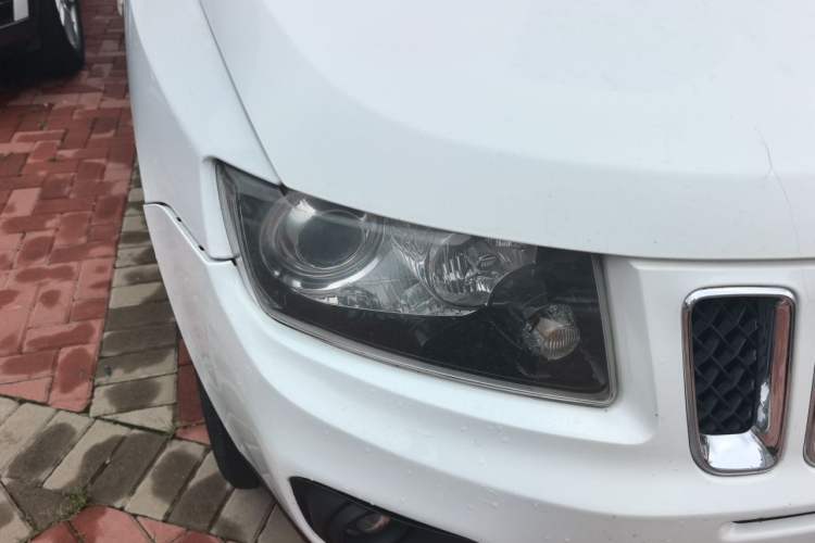 Used Jeep Compass 2014 2.0L two-wheel drive sport version Right Front Headlight