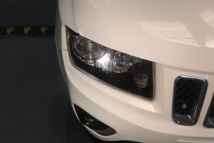 Used Jeep Compass 2014 Revised Version 2.4L Four-Wheel Drive Comfort Edition Right Front Headlight