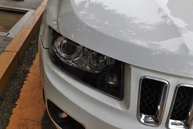 Used Jeep Compass 2014 2.0L two-wheel drive sport version Right Front Headlight