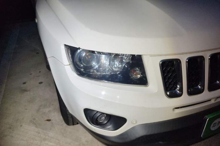 Used Jeep Compass 2014 2.0L two-wheel drive sport version Right Front Headlight