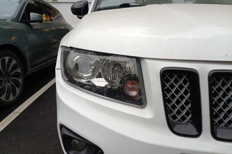 Used Jeep Compass 2014 2.4L Four-Wheel Drive Serpentine Collection Edition Right Front Headlight