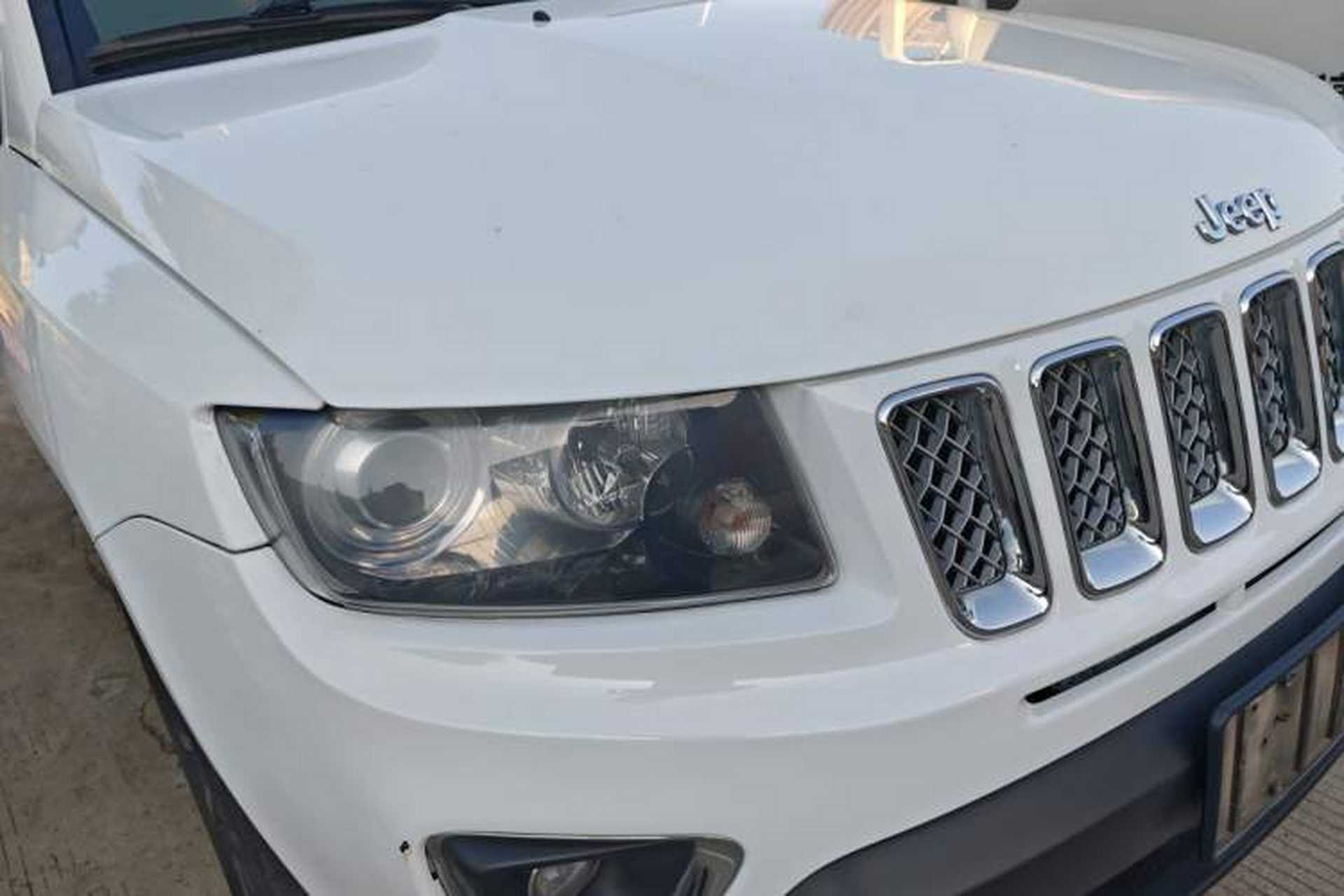Used Jeep Compass 2014 2.4L four-wheel drive luxury version Right Front Headlight