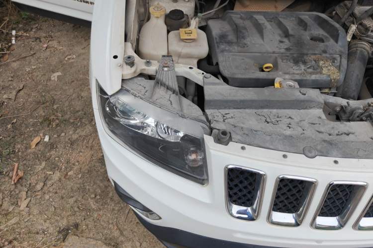 Used Jeep Compass 2014 Revised Version 2.4L Four-Wheel Drive Comfort Edition Right Front Headlight