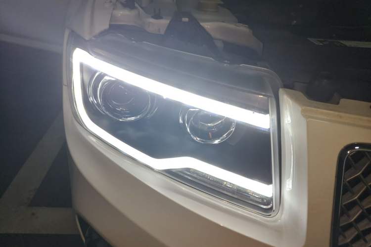 Used Jeep Compass 2014 Revised Version 2.4L Four-Wheel Drive Luxury Edition Right Front Headlight